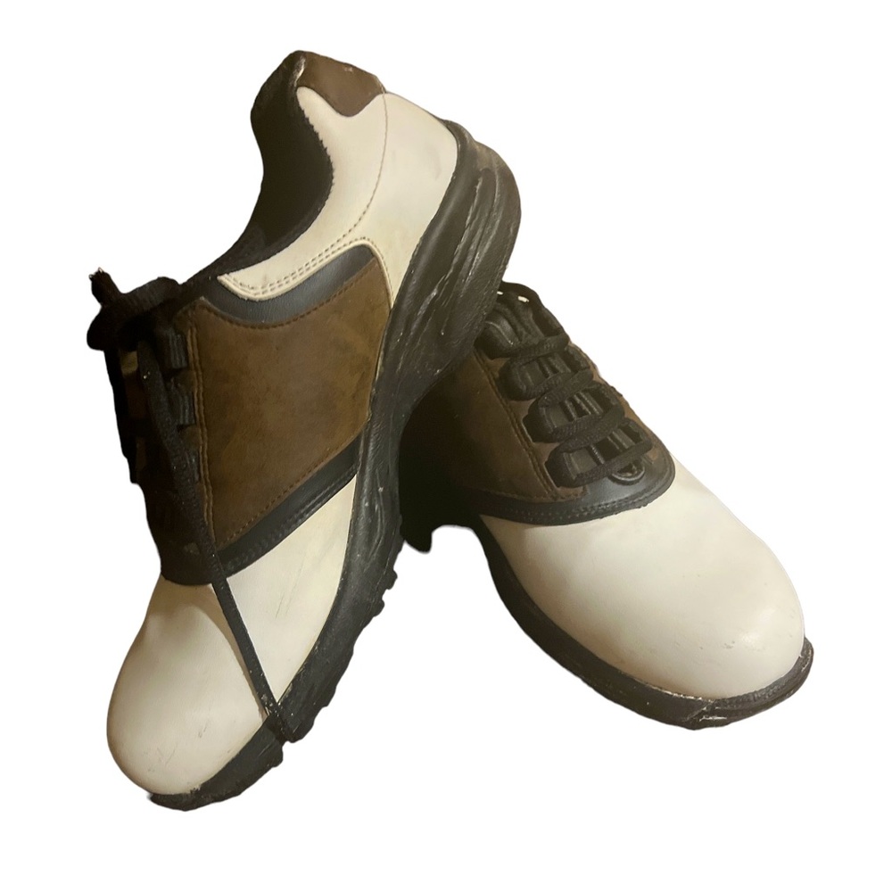 Traditional Golf shoes by Foot joy. Size 5 medium.